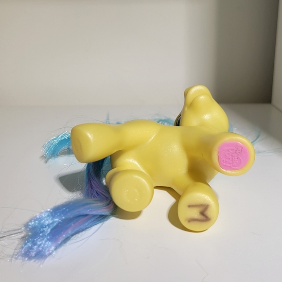 My Little Pony - Meadowbrook - MLP Dragonfly Cutie Mark Yellow Blue Hair - Picture 2 of 3